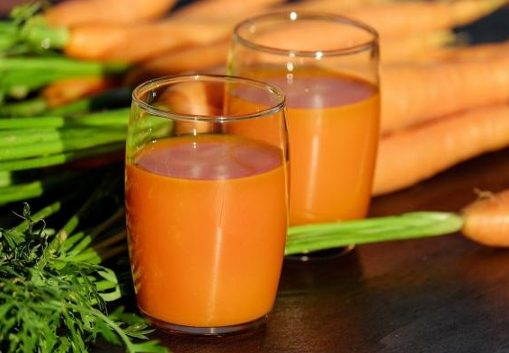 自制胡萝卜苹果汁，味美又滋补，应对环境挑战更得心应手